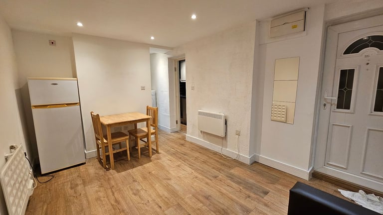 Ground floor 1 bedroom flat to rent on High Road in Willesden Green just short walk from station