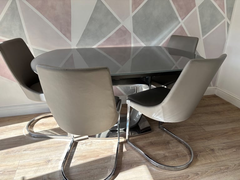 image for Extending glass table with 6 chairs