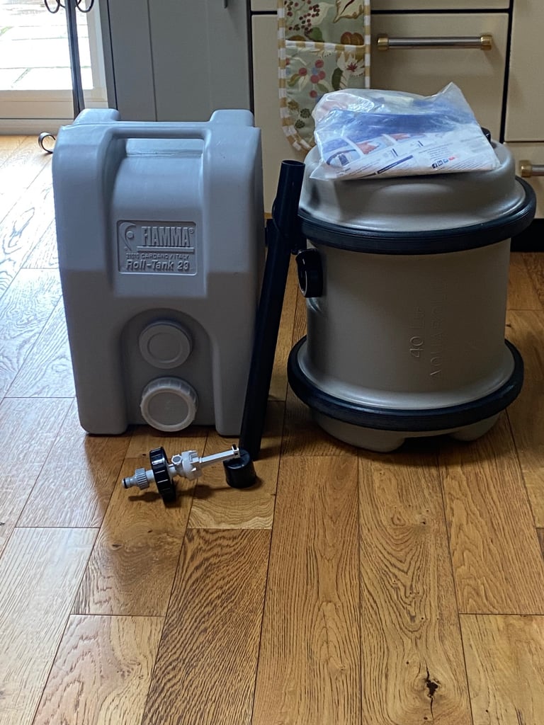Aquaroll 40L and wastewater barrel including pump