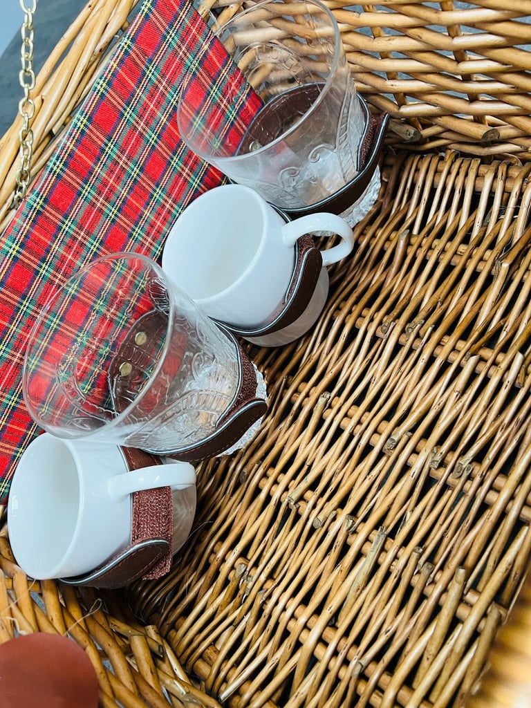 The Gift Company Stunning Picnic Basket with in-built Cool Box