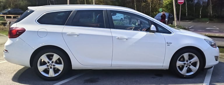 Vauxhall, ASTRA, Estate, 2012, Auto, Automatic, 1956 (cc), 5 doors, 2 Keys