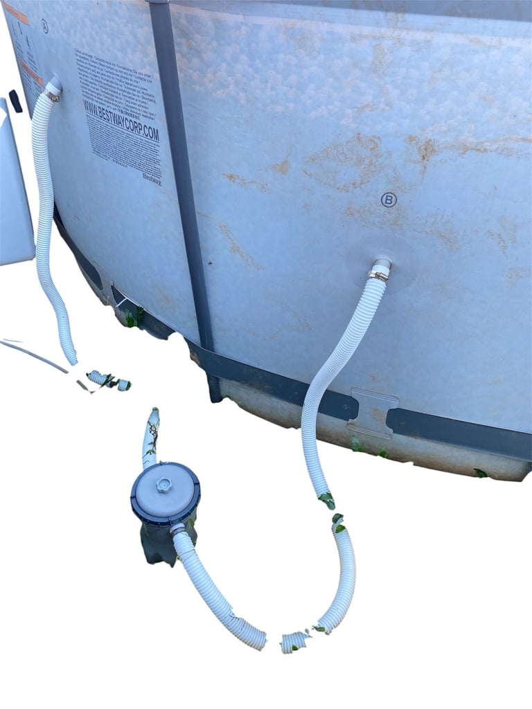 Swimming pool above ground 12ft round with pumps & ladder only 1 year old