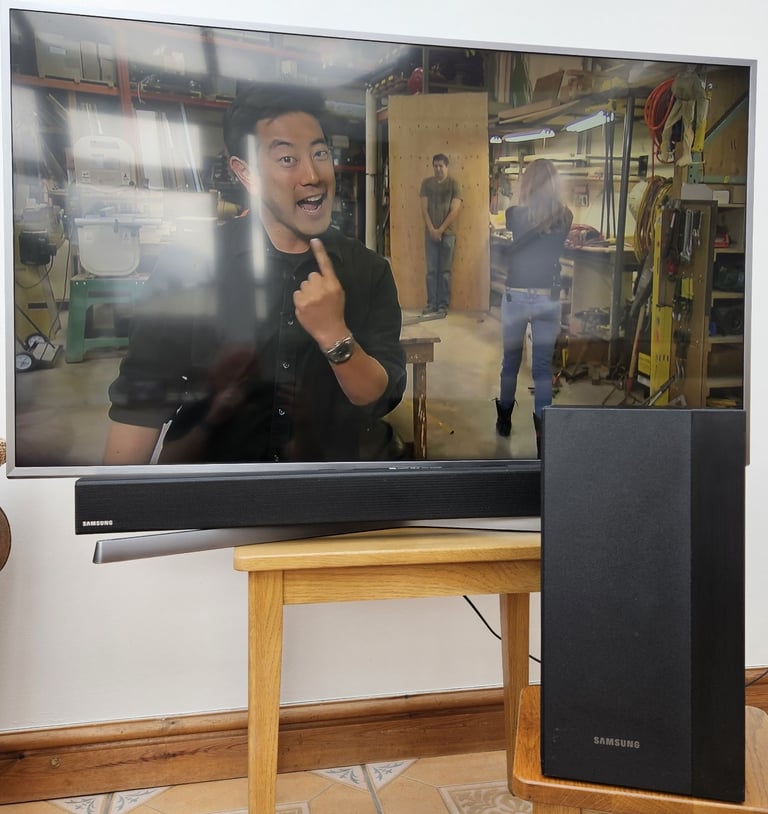 Samsung 50 inch Smart TV + Soundbar & Wireless Subwoofer Bundle Excellent Condition