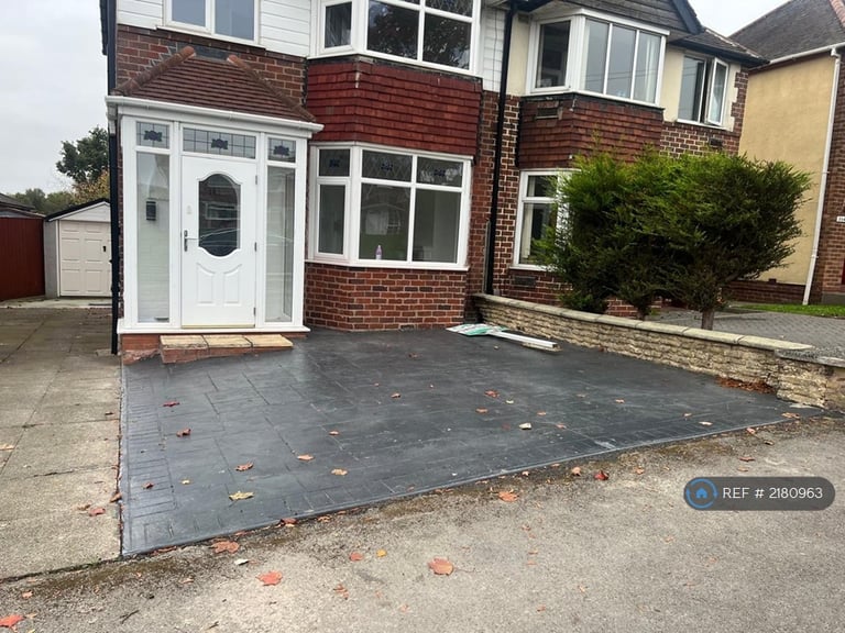 3 bedroom house in Jiggins Lane, Birmingham, B32 (3 bed) (#2180963)