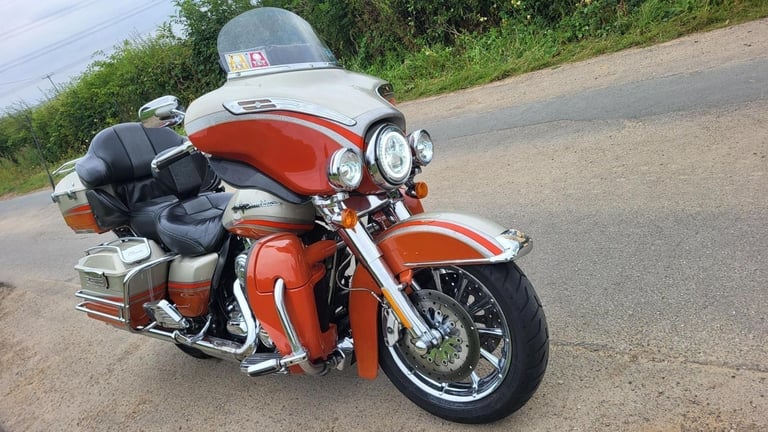 2010 10 HARLEY DAVIDSON FLHTCUSE 4 CVO ELECTRAGLIDE 1800 UC SE ELECTRA GLIDE