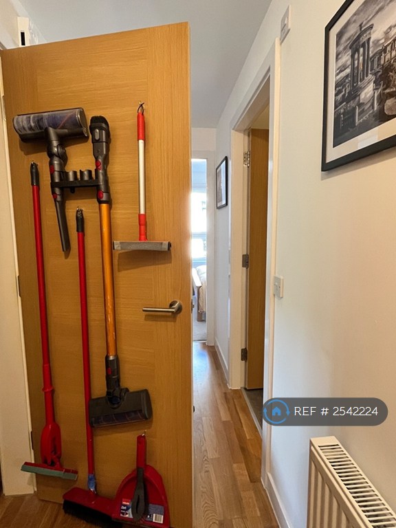 2 bedroom flat in Shrubhill Walk, Edinburgh, EH7 (2 bed) (#2542224)