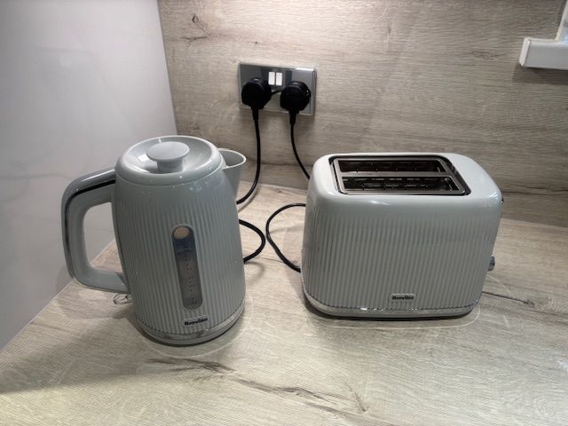 image for Light Grey Breville Kettle and Toaster Set