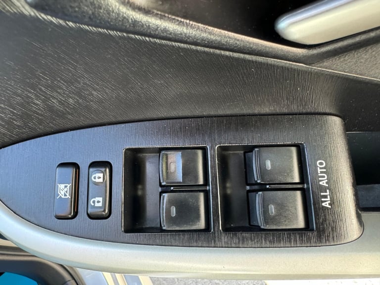 2012 Toyota Prius 1.8 VVTi Excel 5dr  Hatchback Petrol/Electric Hybrid Automatic