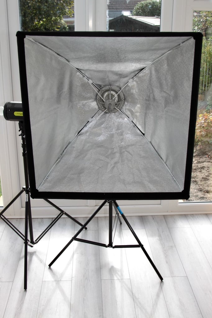  Lastolite Lumen 8 F400 2 Head Flash Kit Softbox , umbrella's & Kit Bags 