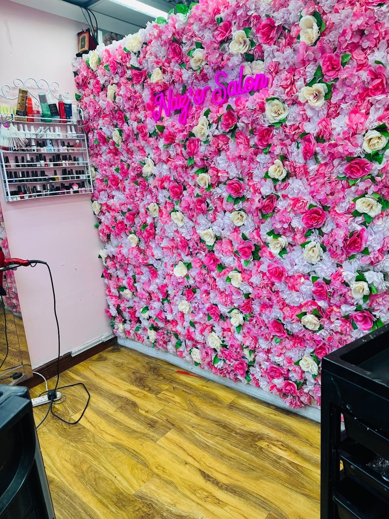 Nails & Eye lash tech space chair for Rent