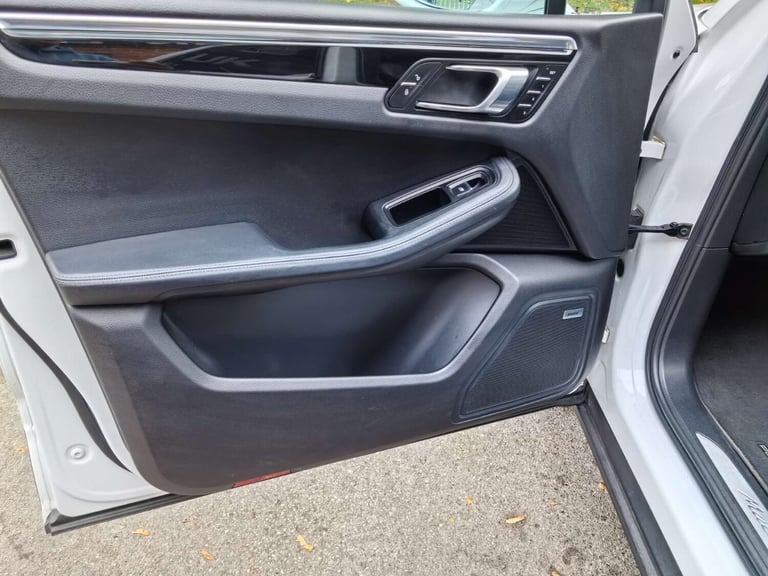 2015 Porsche Macan 3.0 Macan S D Semi-Auto 4WD 5dr SUV Diesel Automatic