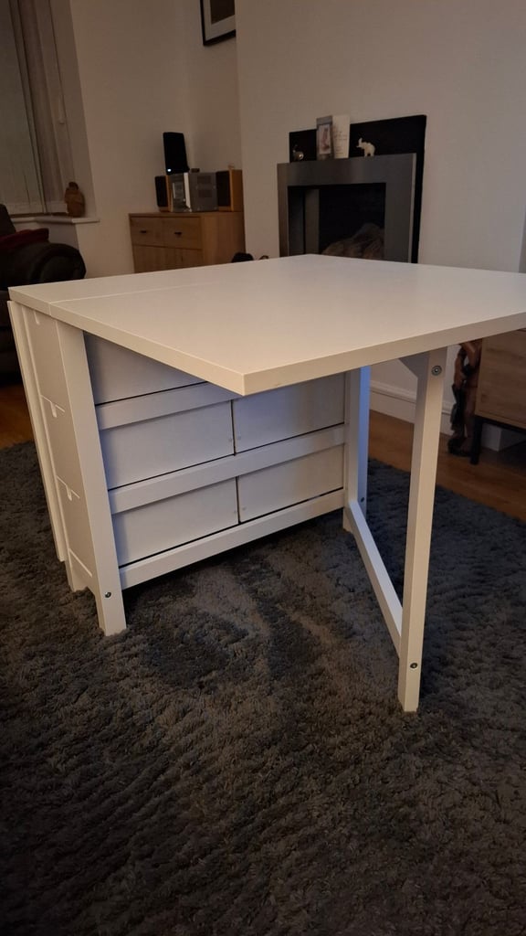 White dropleaf extending table