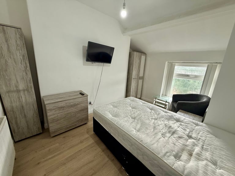 *** Newly Renovated Room in the Heart of BD7 ***