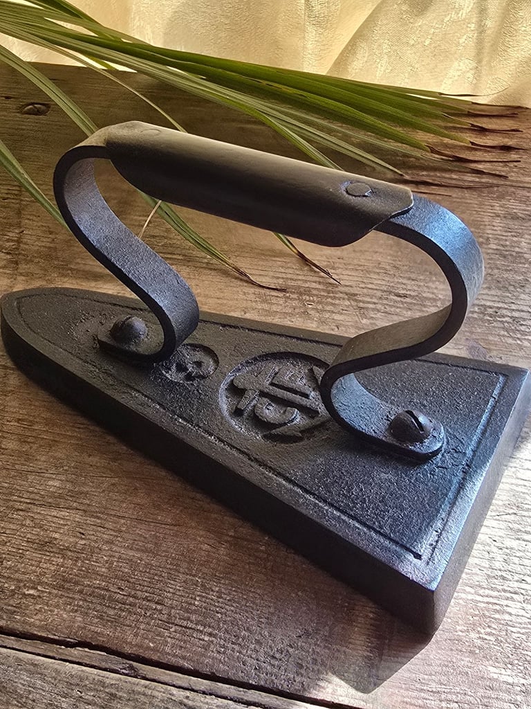 image for French Military Officer's Sad Iron dates to the 1800's