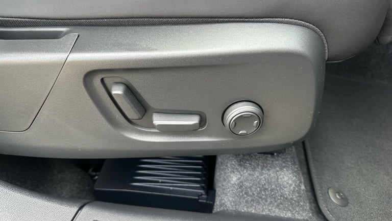 2025 Volvo XC40 2.0 B4P Plus Black Edition 5dr Auto ESTATE PETROL Automatic