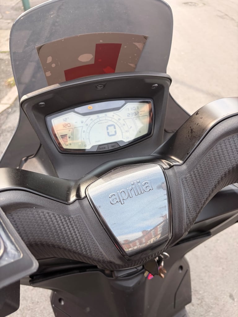Aprilia, SXR, 2024, 49 (cc) 2400 miles 