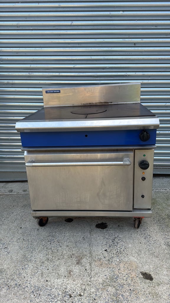 Blue Seal LPG solid top with oven 