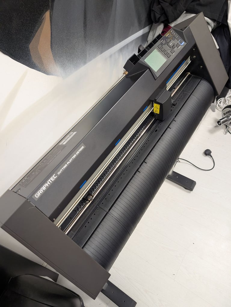 Graphtec CE7000-60 Cutter with Sensor and Stand