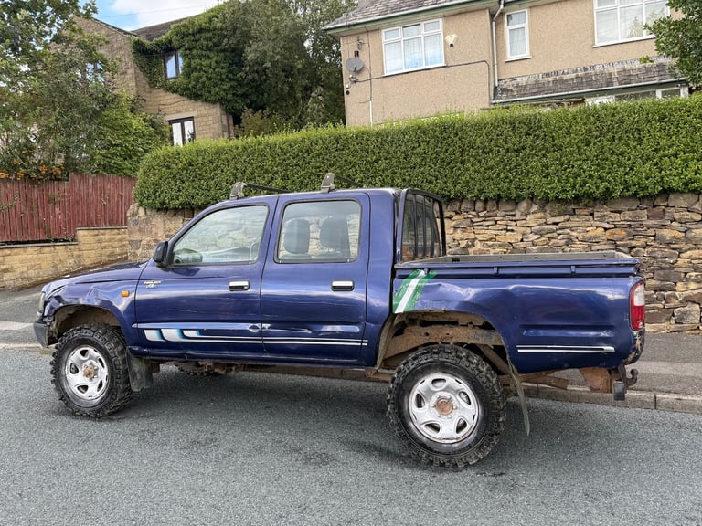 2005 Toyota Hilux 280 EX D4-D D/C DOUBLE CAB PICK UP MANUAL 4X4 BLUE PICK UP Diesel Manual