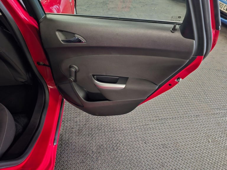 Vauxhall Astra 1.7 CDTi SRi Euro 5 5dr Diesel Manual - Image 12