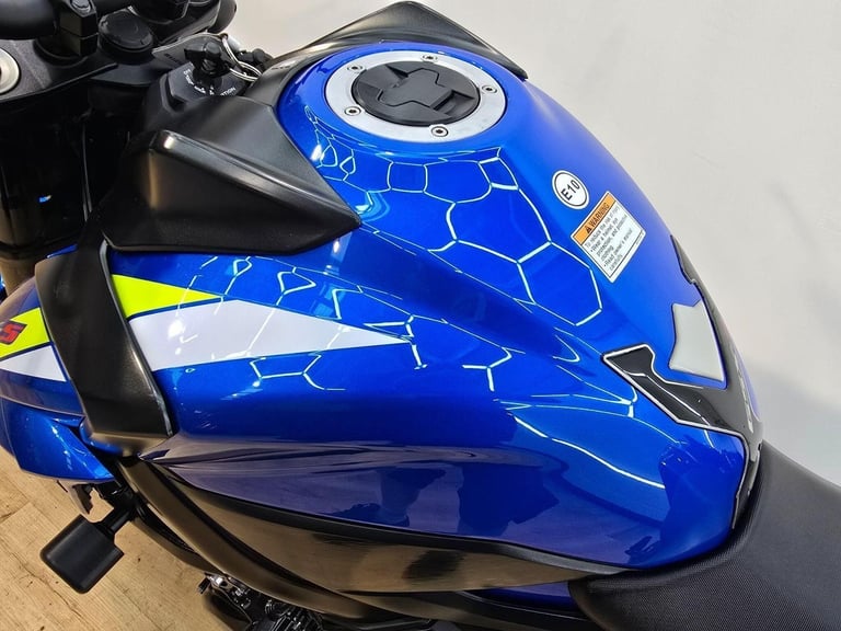 Suzuki GSX-S750 Blue 2020 - Heated Grips, R&G Bungs, R&G Tail Tidy