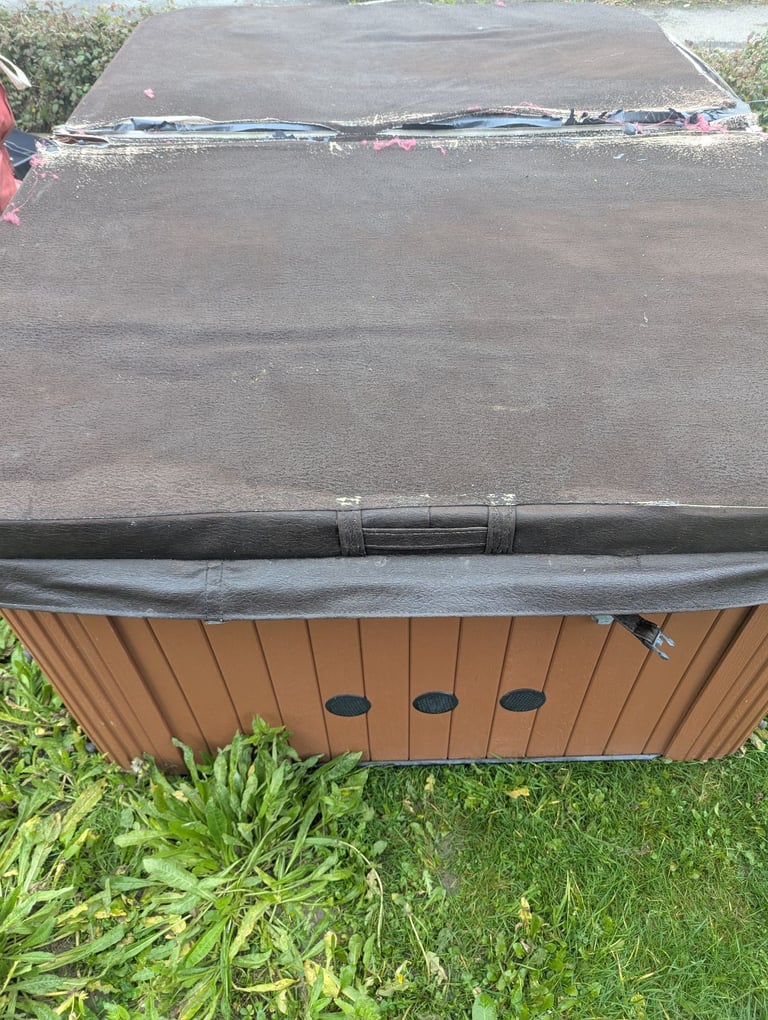 Hot tub Free delivery 50 Mile radius 