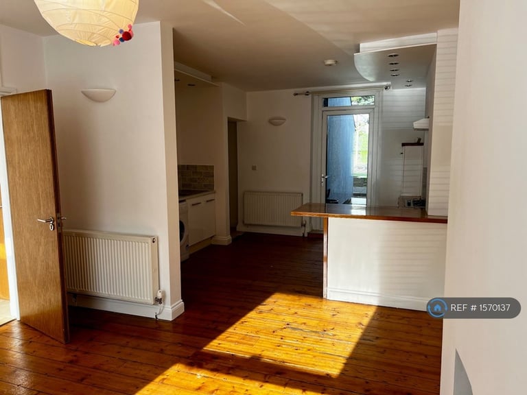 1 bedroom flat in Adeline Street, Cardiff, CF24 (1 bed) (#1570137)