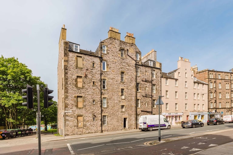 FLAT SHARE: ROOM for let in fantastic, 5 bed, HMO on the Meadows doorstep – available NOW