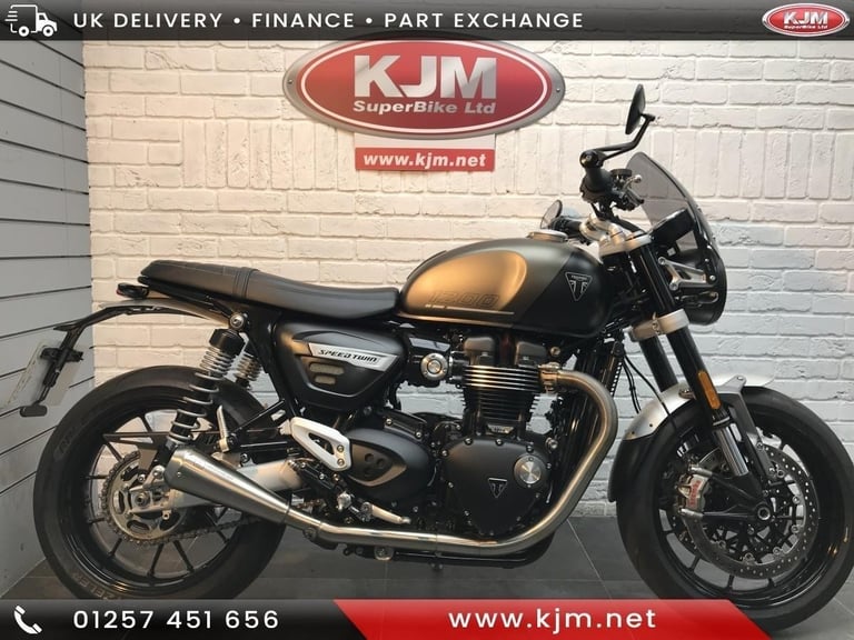 image for TRIUMPH SPEED TWIN 1200, 2024/24, JUST 1,595 MILES WITH FTSH. EXTRAS FITTED
