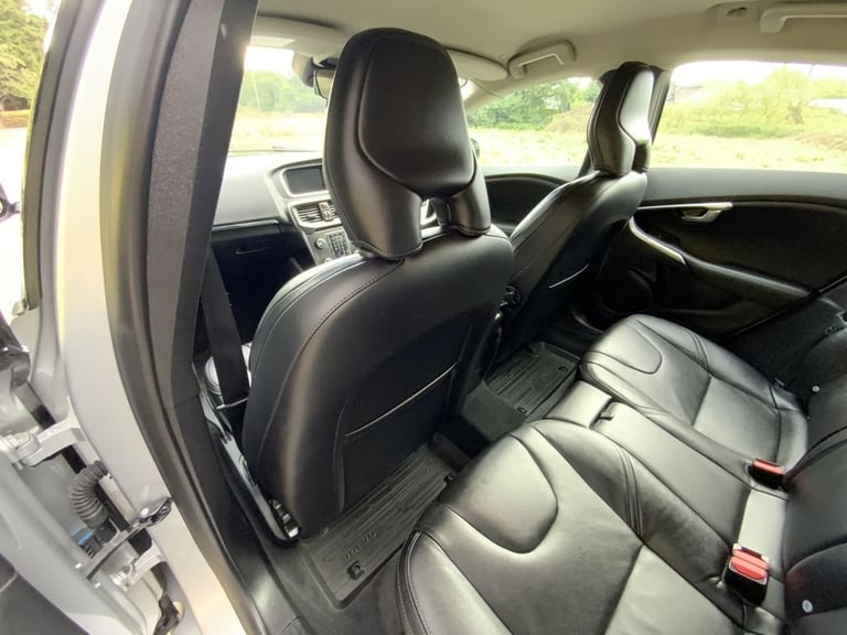 2014 Volvo V40 1.6 D2 SE Lux Nav Hatchback 5dr Diesel Manual Euro 5 (s/s) (115 ps) Hatchback Dies...