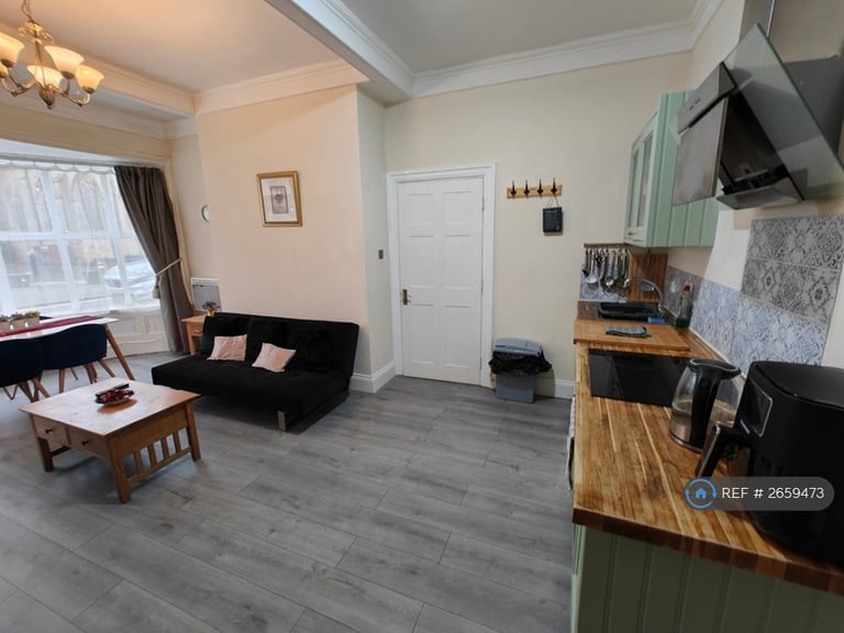 1 bedroom flat in Market Place, Atherton, M46 (1 bed) (#2659473)