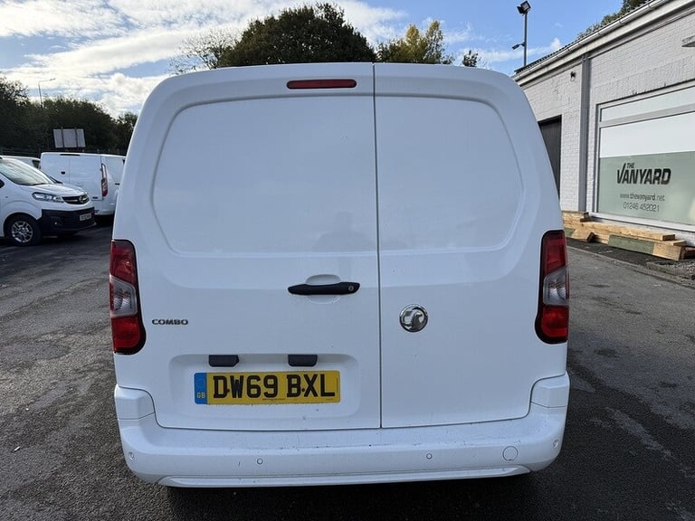 2020 Vauxhall Combo 2300 1.5 Turbo D 100ps H1 Sportive Van PANEL VAN DIESEL Manual