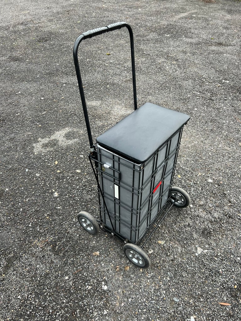 Shop-a-seat shopping trolley