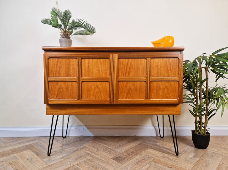 Nathan Parker Knoll Vintage Mid Century Medium Teak Danish Design Compact Sideboard Cabinet BL693