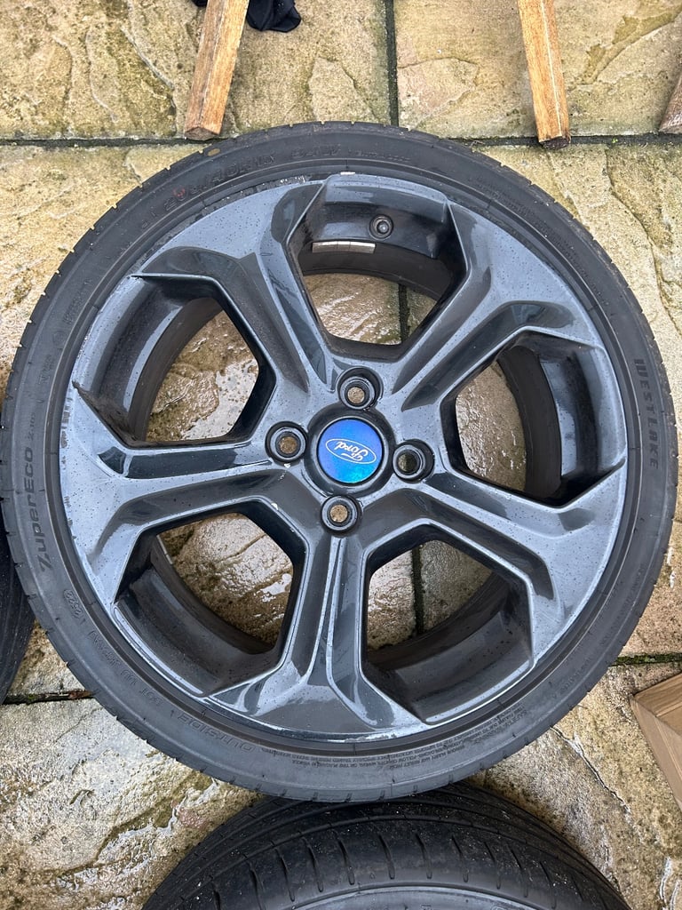 Ford Fiesta Mk7 wheel 17” 205/40 Tyres