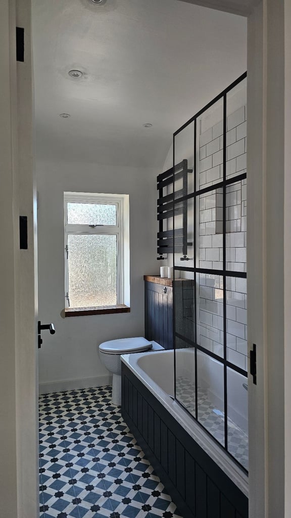 4 Bedroom House, Newly Renovated - open plan kitchen.