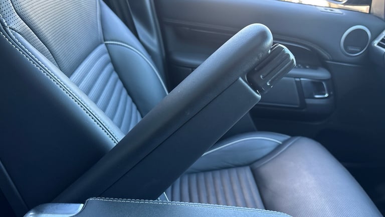 2021 Land Rover Discovery 3.0 D300 R-Dynamic HSE 5dr Auto Diesel Station Wagon Station Wagon Dies...