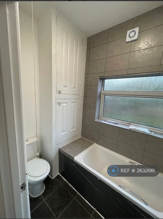 1 bedroom flat in Bolingbroke Road, Coventry, CV3 (1 bed) (#2632661)
