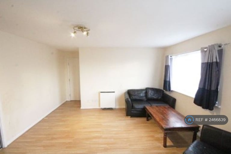 2 bedroom flat in Bellingham Court, Barking, IG11 (2 bed) (#2466839)