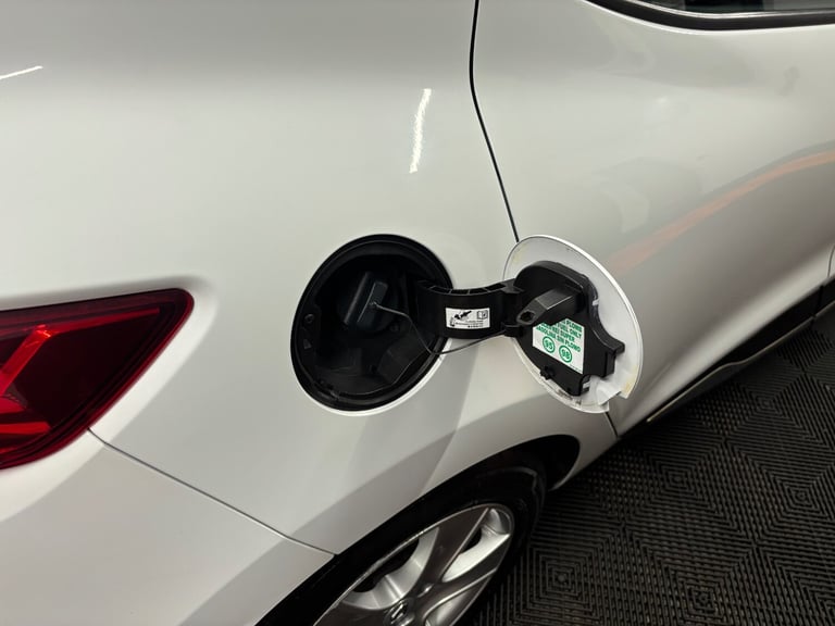 2015 Renault Clio 1.2 16V Dynamique MediaNav 5dr HATCHBACK Petrol Manual