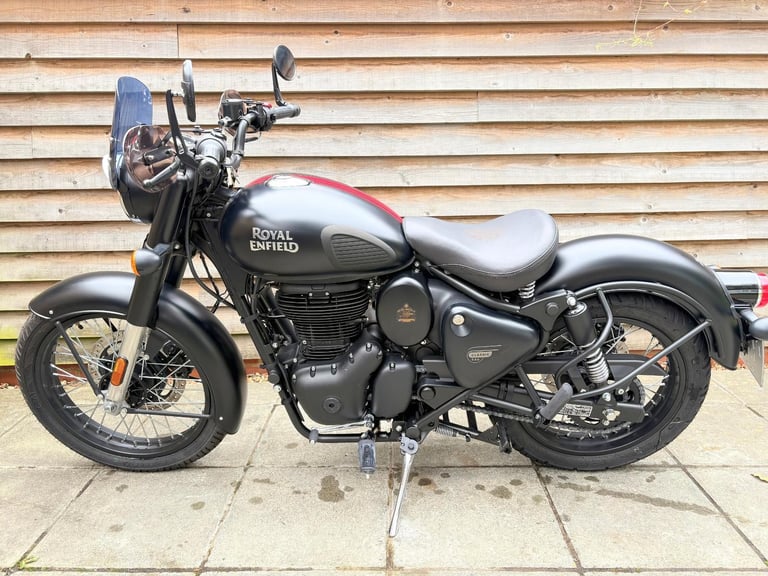 2023 / 23 Royal Enfield CLASSIC 350 £3500 Black 201 miles.
