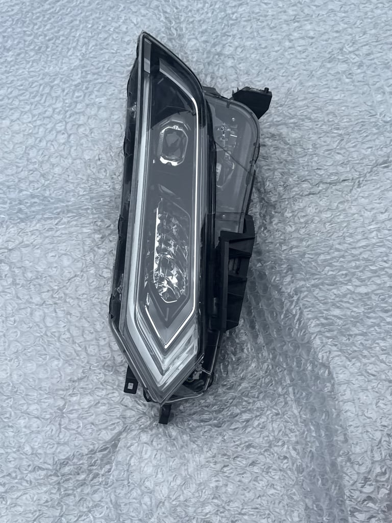  GENUINE 2017-2021 NISSAN QASHQAI J11 FACELIFT NSF PASSENGER BULB DRL HEADLIGHT.CONDITION ITS USED 