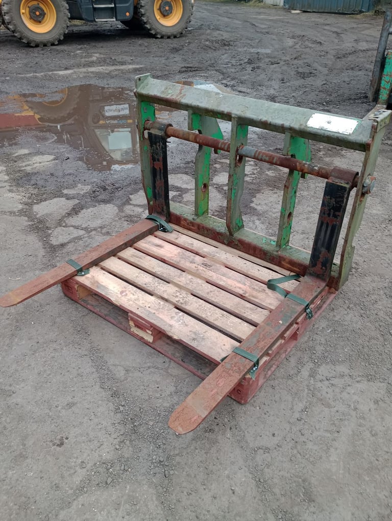 JCB 520/524 floating fork carriage 