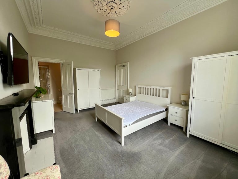 5 bedroom flat in Thirlestane Road, Marchmont, Edinburgh, EH9 1AS