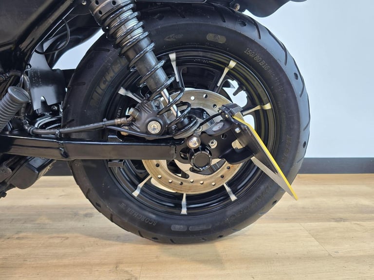 2013 Harley-Davidson Sportster 883 XL883N Iron 883