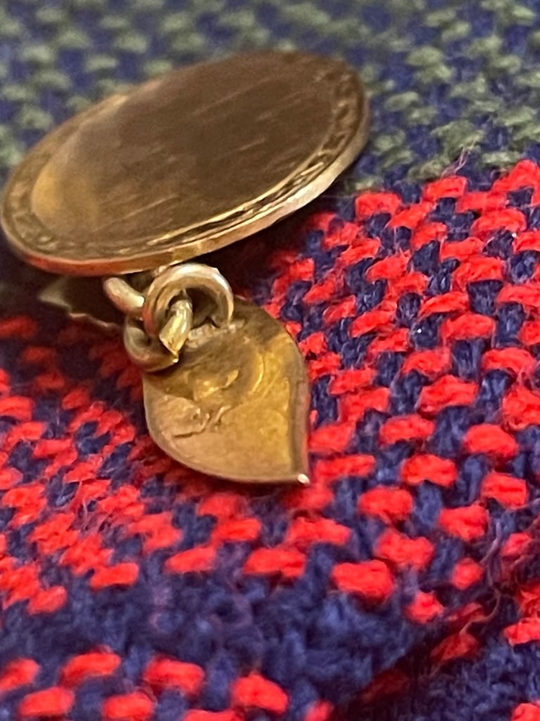 Gents  cuff links in shape o dagger