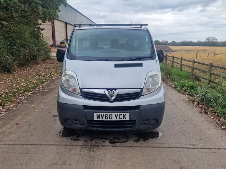 2010 Vauxhall Vivaro Silver  Spares Repairs  SWB  Needs Starter motor  A/C