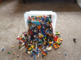good size tub of Lego