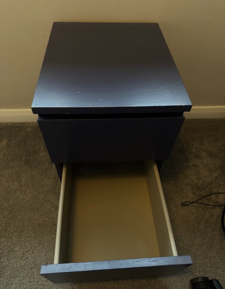 PENDING COLLECTION Malm side table 