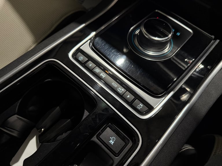 2017 Jaguar XF 2.0d R-Sport Saloon 4dr Diesel Auto AWD Euro 6 (s/s) (240 ps)